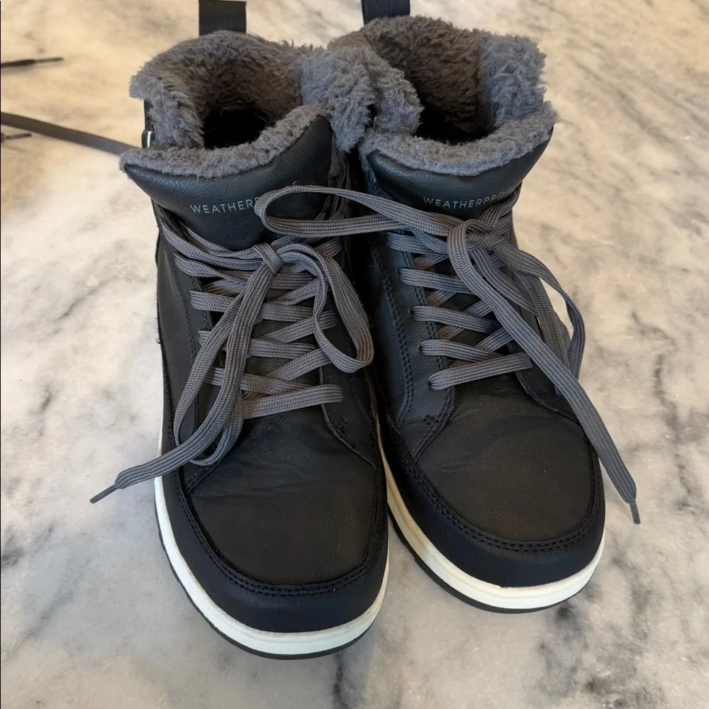 Black Faux Fur Lined High-Top snow boots - Picture 5 of 7